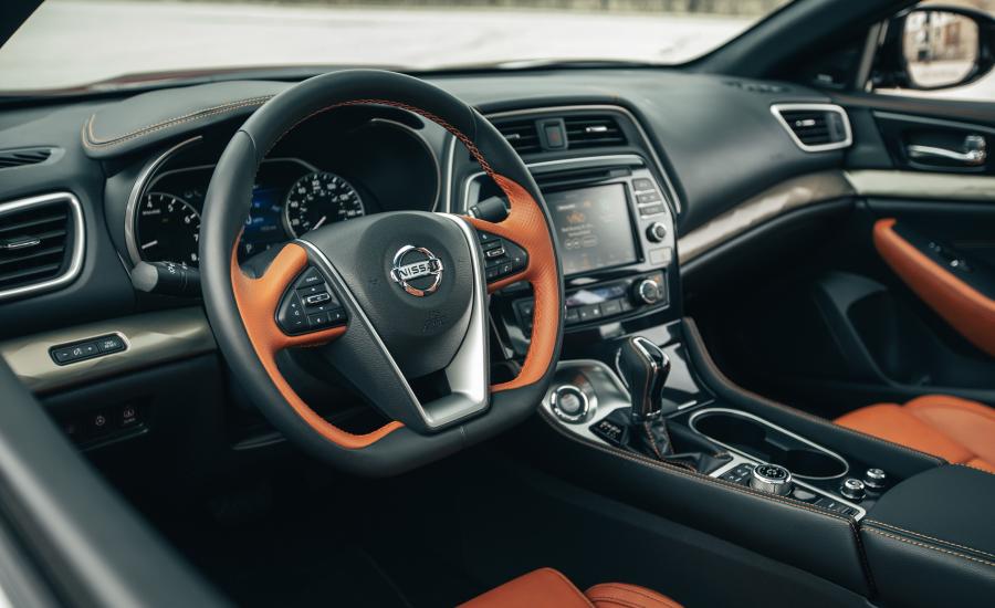 Интерьер Nissan Maxima Platinum 2018 года  (фото 26 из 40)